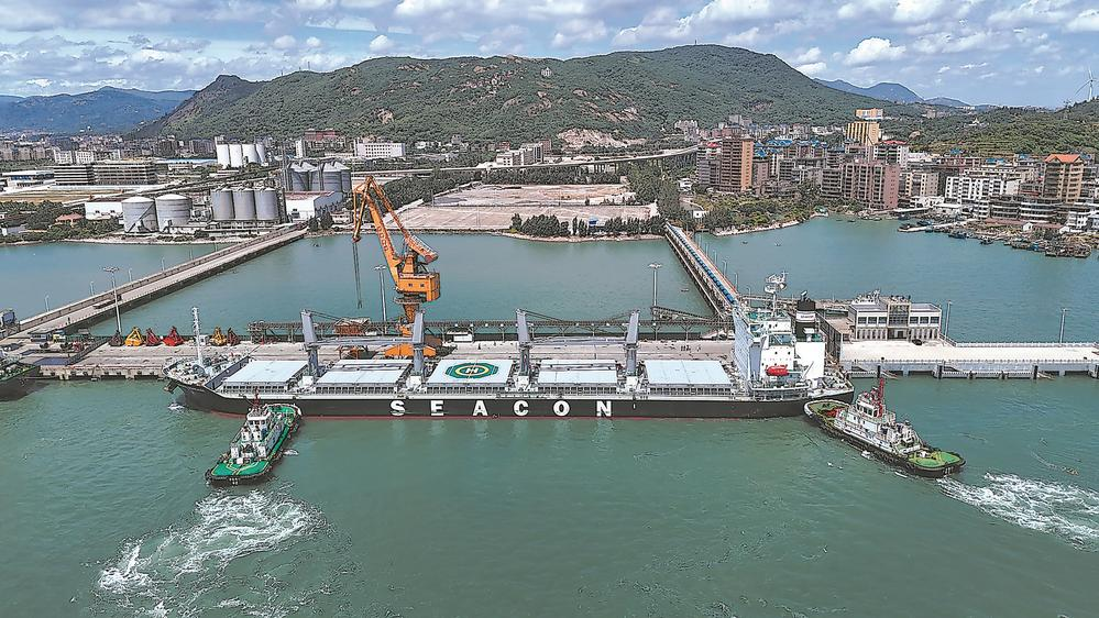 福州港元洪码头迎来首批粮食进口