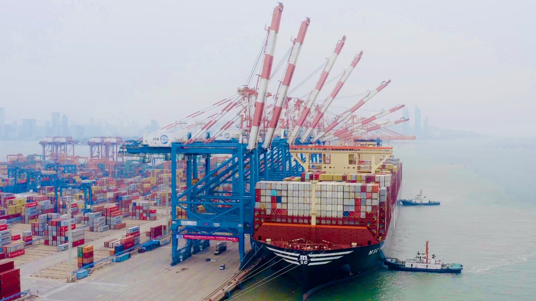 敢为争先|全球最大集装箱船首航厦门港