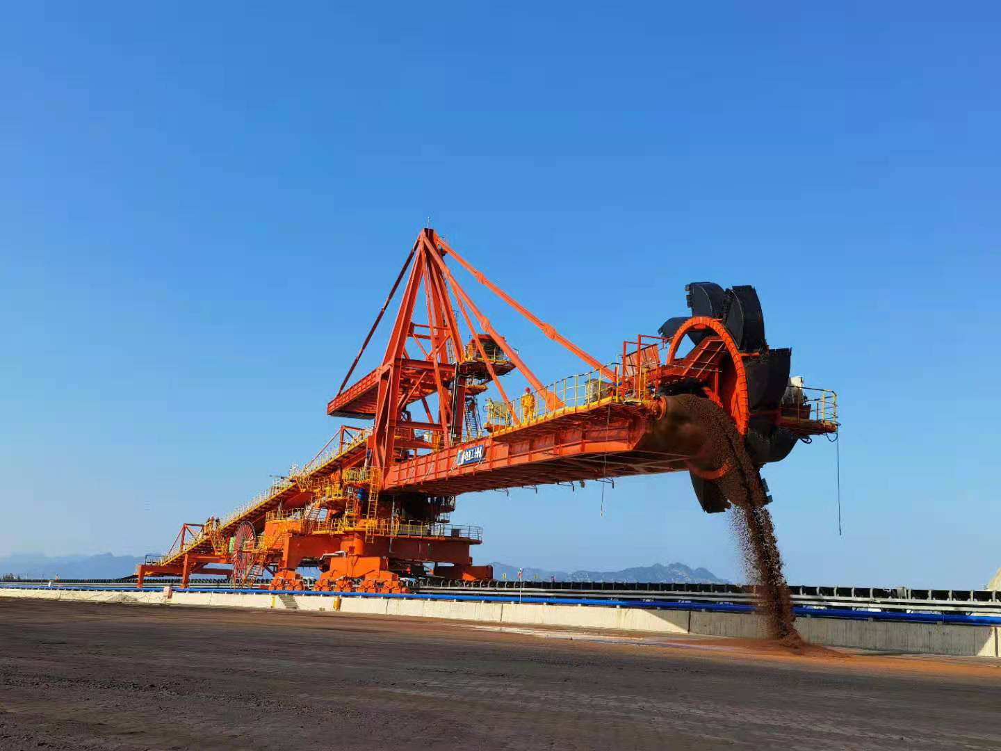 罗源湾港区华电储运码头4号斗轮机系统重载调试圆满成功