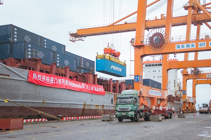 2023年4月厦门港首条跨境电商“大三通”海运快线顺利开通