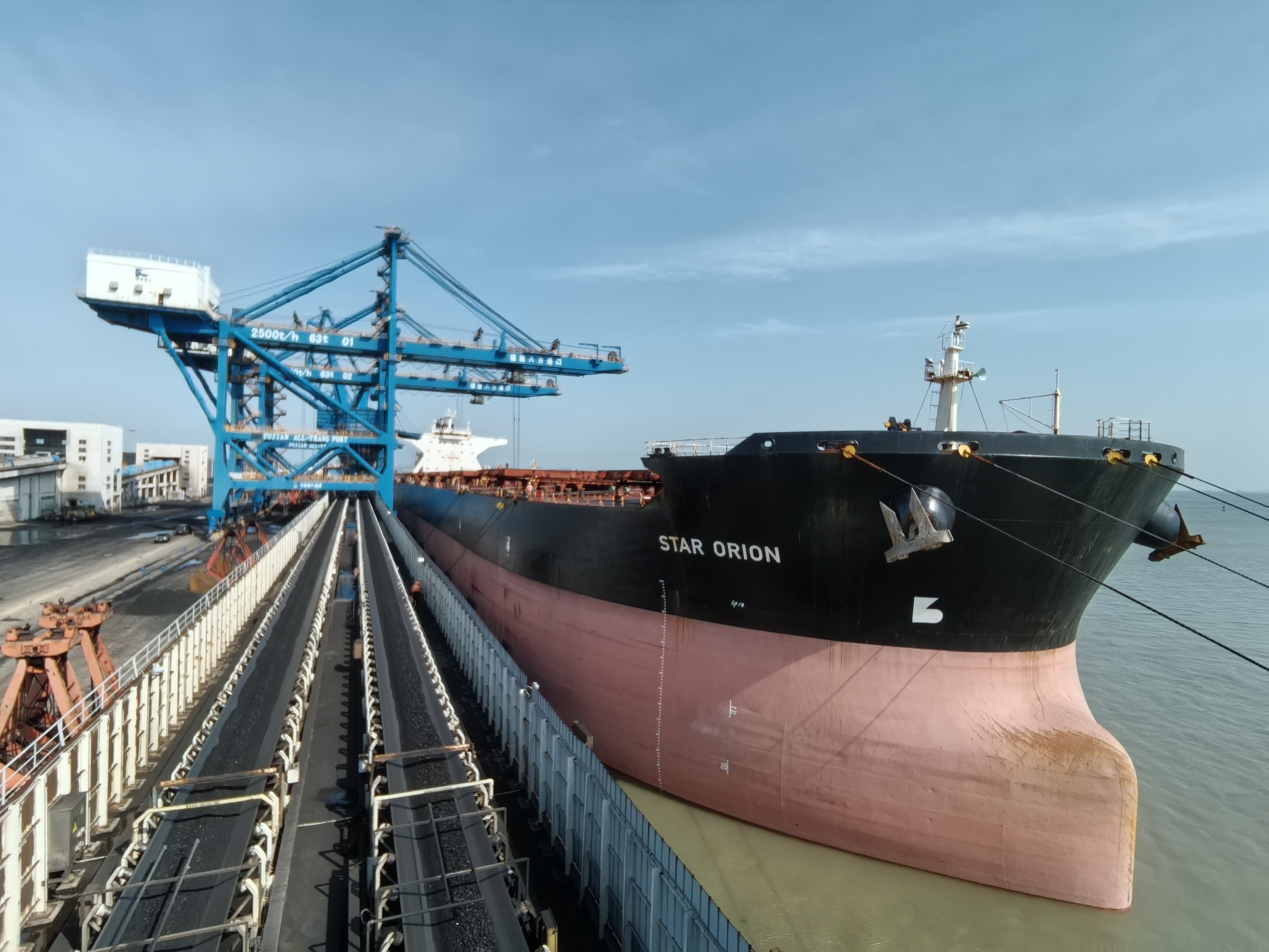 东吴港区八方码头再次刷新装船效率纪录!