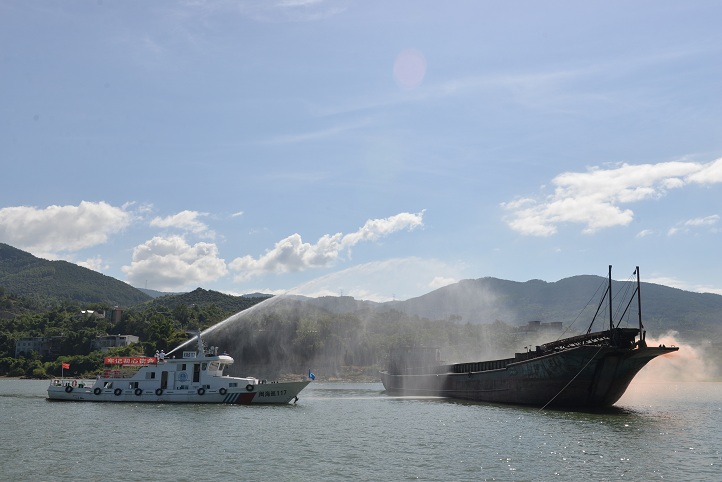 闽江水域甘竹大桥上游处开展内河交通应急救援演练
